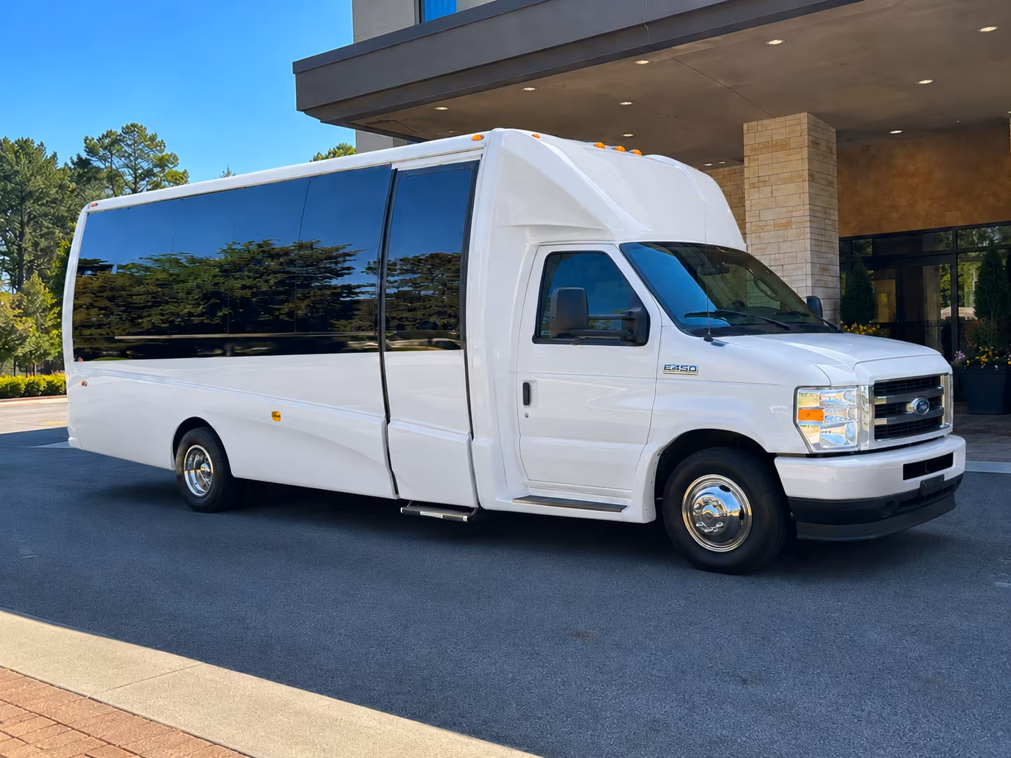 concert shuttle buses for groups traveling from shasta lake anderson and cottonwood