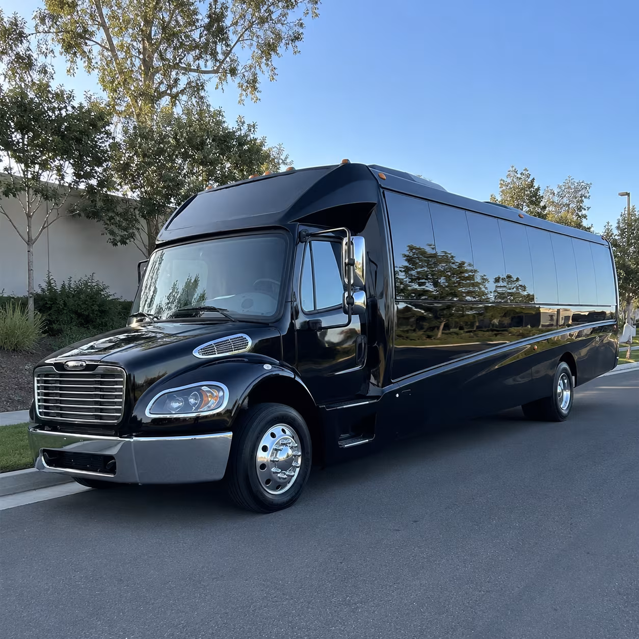 redding 28 passenger minibus